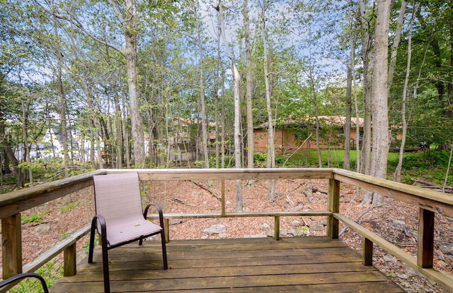 Poconos Chalet Newly Renovated, Great Location 4 Bedroom Home by RedAwning - Photo 42