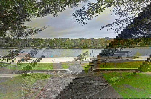 Foto 40 - Poconos Chalet Newly Renovated, Great Location 4 Bedroom Home by RedAwning