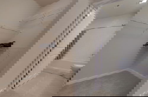 Photo 27 - Comfortable Apartment in Alexandria