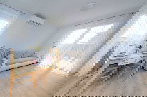 Foto 1 - Bright Apartment With Balcony by Renters