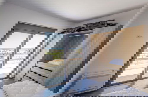 Foto 7 - Kayzo Luxury Apartment With Pool