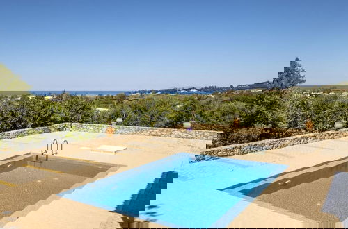 Foto 1 - Kayzo Luxury Apartment With Pool