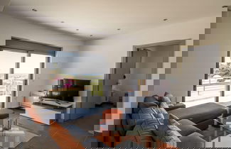 Foto 3 - Kayzo Luxury Apartment With Pool