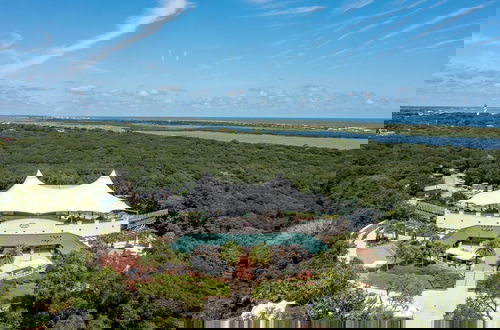 Foto 31 - Just Beachy~ocean View~2nd Fl 2 Bedroom Condo by RedAwning