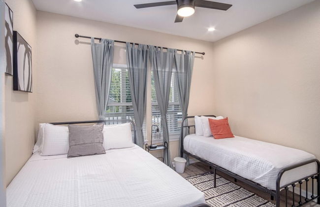 Beautiful Fenced 3BR 2BA Near Exciting Downtown - Foto 17