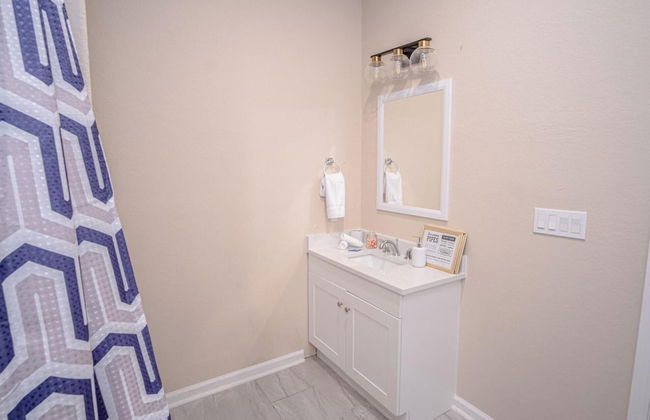 Beautiful Fenced 3BR 2BA Near Exciting Downtown - Foto 15