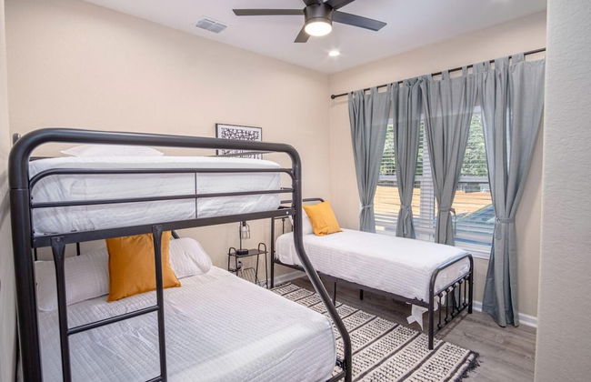 Beautiful Fenced 3BR 2BA Near Exciting Downtown - Foto 20