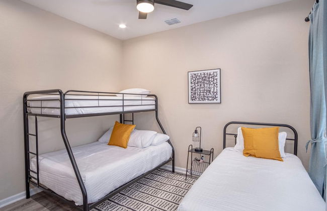 Beautiful Fenced 3BR 2BA Near Exciting Downtown - Foto 21