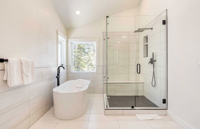Explorer by Avantstay Close to Slopes! Game Room, Guest Suite, Hot Tub - Photo 43