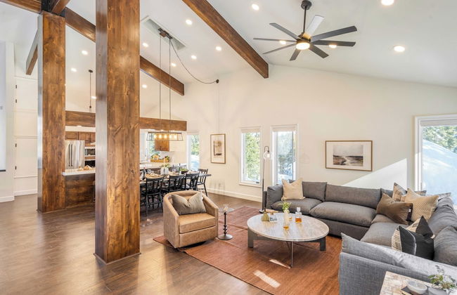 Explorer by Avantstay Close to Slopes! Game Room, Guest Suite, Hot Tub - Photo 8