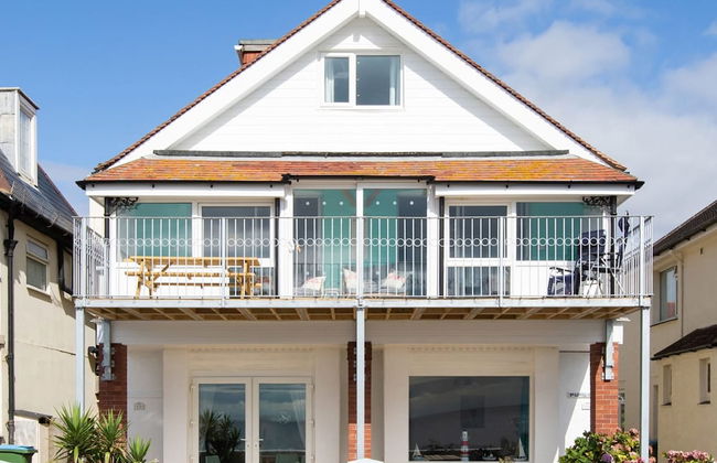 Beautiful Beachfront House wth Balcony Sea Views - Foto 1