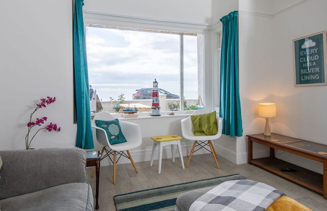 Beautiful Beachfront House wth Balcony Sea Views - Foto 4