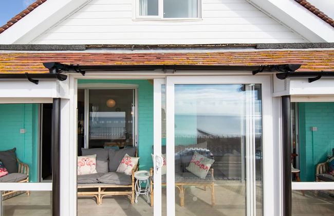 Stunning Beachfront Apt w Balcony Sea Views - Foto 4