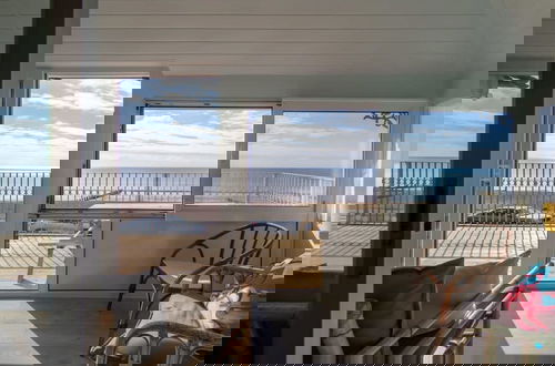 Foto 70 - Stunning Beachfront Apt w Balcony Sea Views