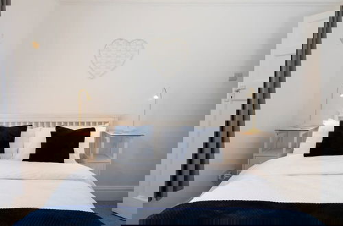 Foto 60 - Stunning Beachfront Apt w Balcony Sea Views