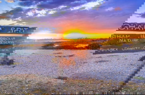 Foto 41 - Stunning Beachfront Apt w Balcony Sea Views