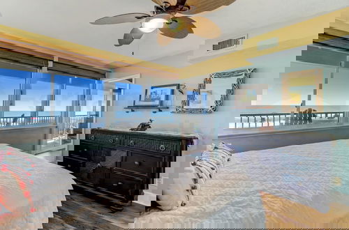 Foto 5 - Beach Style Condo Includes Google Mini Home And Beach Access 2 Bedroom Condo by RedAwning