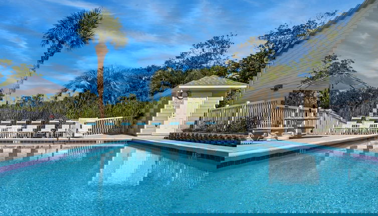 Foto 1 - Townhouse Only 2 Min Walk to Beach; Community Pool, and More!