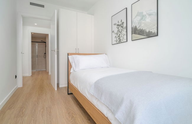 Limehome Barcelona Plaça Pirineus - Photo 12