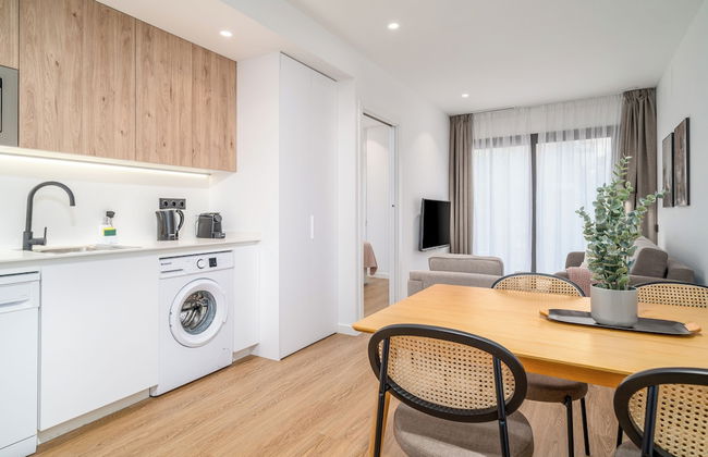 Limehome Barcelona Plaça Pirineus - Photo 18