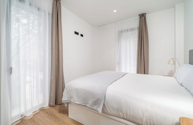 Limehome Barcelona Plaça Pirineus - Photo 5