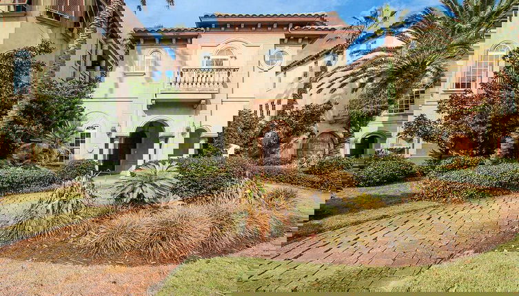 Foto 1 - Bel Sol Luxury Tuscan-Style Home Steps to Private Tropical Pool by RedAwning
