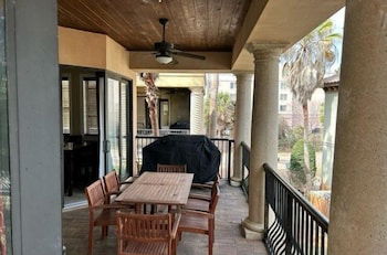 Foto 34 - Bel Sol Luxury Tuscan-Style Home Steps to Private Tropical Pool by RedAwning