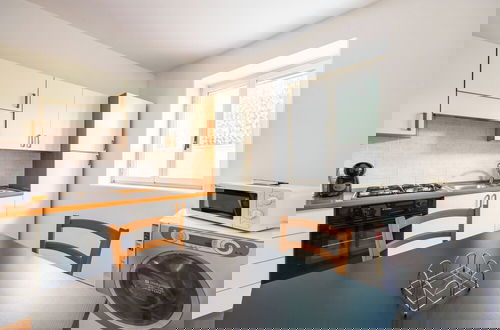 Photo 17 - Ros'House