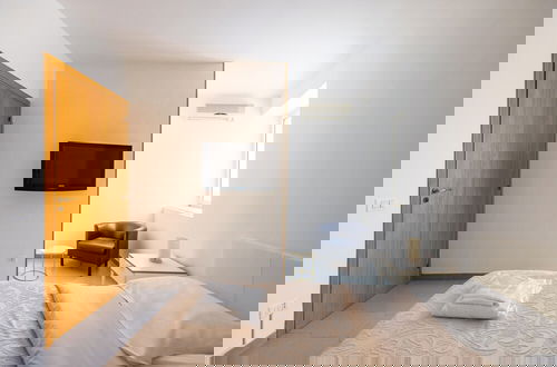 Photo 14 - Ros'House