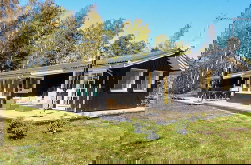 Foto 1 - 7 Person Holiday Home in Hojby