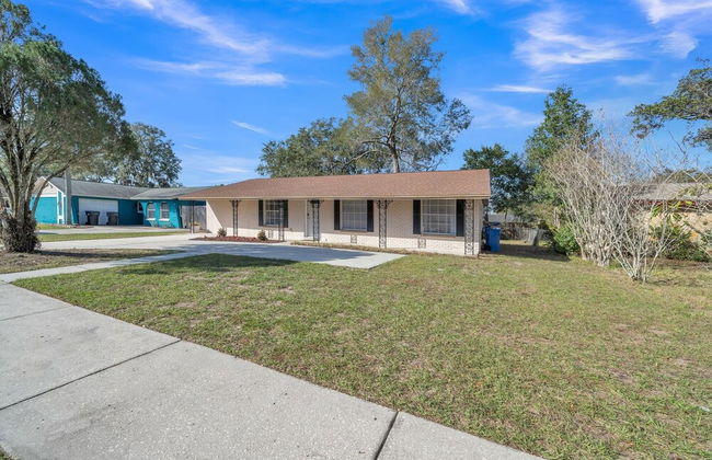 Serenity Retreat: Charming Home Near Attractions! 3 Bedroom Home by RedAwning - Foto 33
