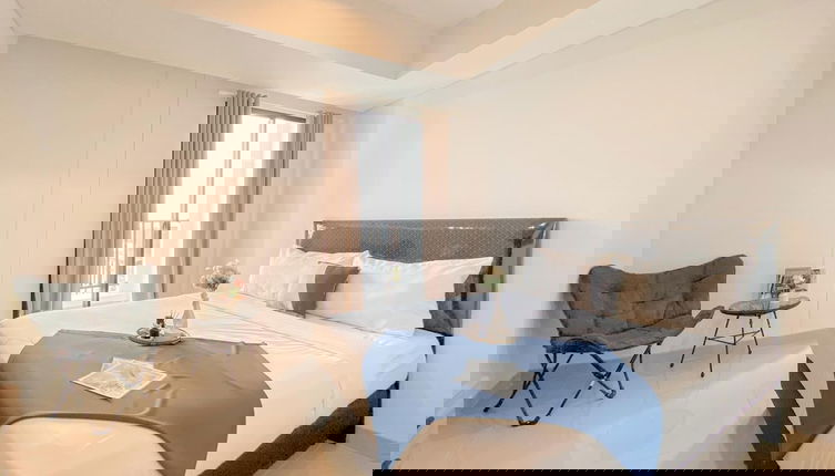 Foto 1 - Spacious And Homey Studio At Cleon Park Apartment