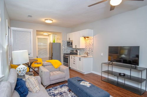 Photo 10 - Remodeled Modern 1br/1ba Apt #1 Near Downtown