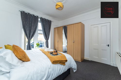 Photo 3 - One Bedroom Apartment by Klass Living Serviced Accommodation Coatbridge - Albion Apartment with Wifi and Parking