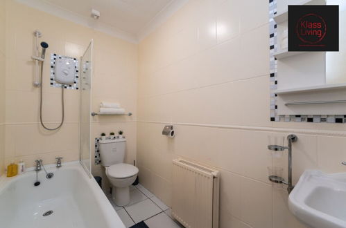 Photo 15 - One Bedroom Apartment by Klass Living Serviced Accommodation Coatbridge - Albion Apartment with Wifi and Parking