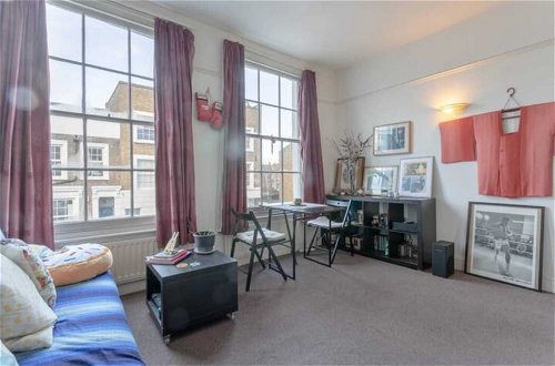 Photo 10 - Lovely Victorian Flat for 6 in Stoke Newington