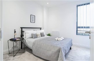 Photo 1 - Livestay - Luxury 2bed Apartment With Free Parking