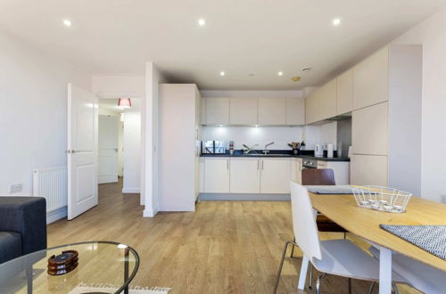 Photo 13 - Modern 1 Bedroom Apartment Near Canary Wharf With Balcony