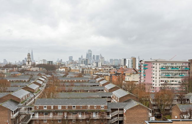 Modern 1 Bedroom Apartment Near Canary Wharf With Balcony - Photo 27