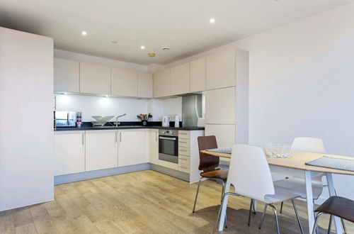 Photo 12 - Modern 1 Bedroom Apartment Near Canary Wharf With Balcony