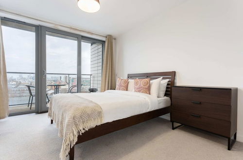 Photo 8 - Modern 1 Bedroom Apartment Near Canary Wharf With Balcony