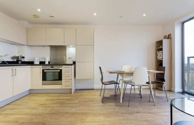 Modern 1 Bedroom Apartment Near Canary Wharf With Balcony - Photo 14