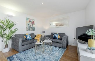 Photo 1 - Spacious Apartment In The Heart Of Windsor