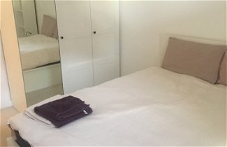 Photo 3 - Bright & Modern 1 Bedroom Flat in Shepherds Bush