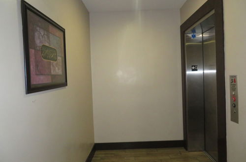 Photo 3 - 2 Bed 2 Bath in Studio City