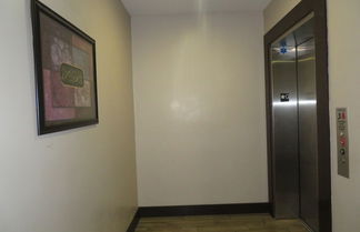 Photo 3 - 2 Bed 2 Bath in Studio City