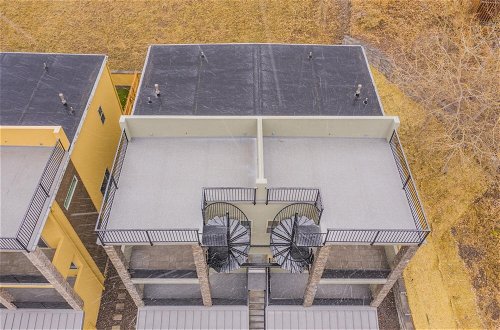 Foto 52 - Mountain Views Modern Rooftop Patio w Fire Pit