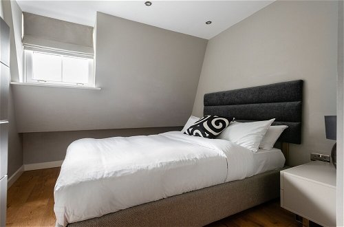 Photo 15 - The Norfolk Townhouse - Large & Stunning 5BDR Mews Home on Private Street