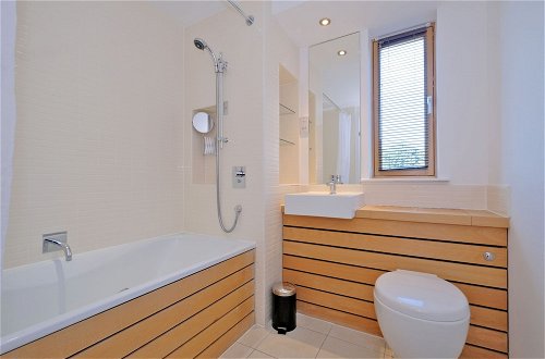 Foto 20 - Modern two Bedroom Aberdeen Apartment With River Views