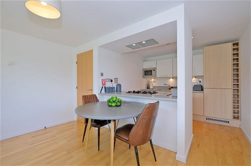 Photo 16 - Modern two Bedroom Aberdeen Apartment With River Views